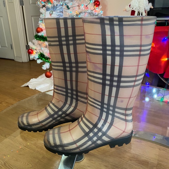 Burberry House Check Pattern Rain Boots - Picture 2 of 5